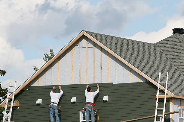 Professional Siding technician working in Wantagh, NY